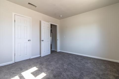 526 E Beacon Ave, Tulare, CA 93274 photo 15