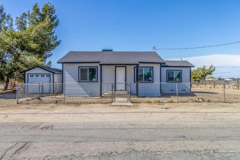 526 E Beacon Ave, Tulare, CA 93274 photo 1