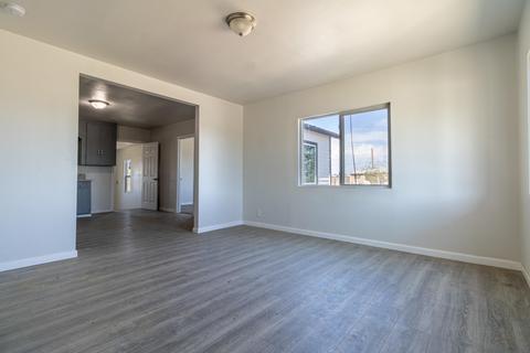 526 E Beacon Ave, Tulare, CA 93274 photo 4