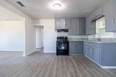 526 E Beacon Ave, Tulare, CA 93274 photo 7