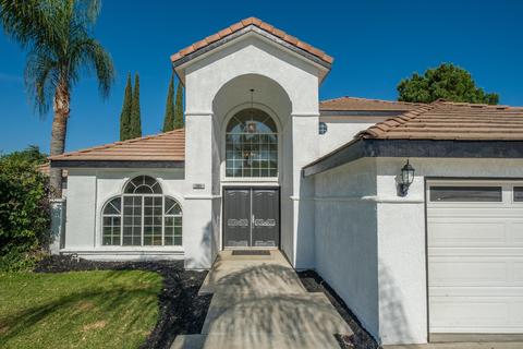 395 Lincoln Pl, Lemoore, CA 93245 photo 3
