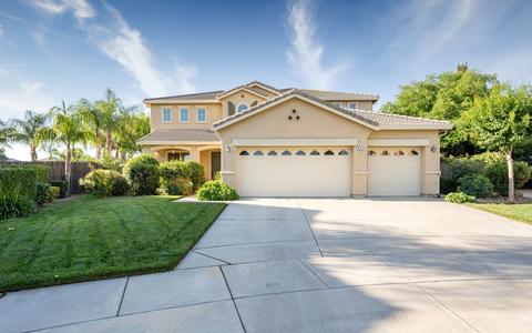 302 Johnson Ct, Tulare, CA 93274 photo 2