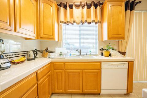 302 Johnson Ct, Tulare, CA 93274 photo 32