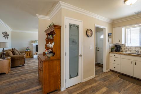 1498 E Frances Ave, Tulare, CA 93274 photo 9