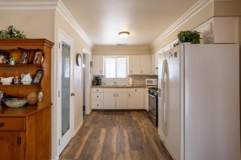 1498 E Frances Ave, Tulare, CA 93274 photo 7