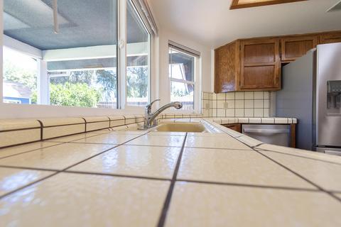 2400 E Hillcrest Ct, Visalia, CA 93292 photo 27