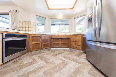 2400 E Hillcrest Ct, Visalia, CA 93292 photo 26