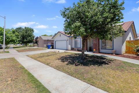 1110 Cinnamon Dr, Lemoore, CA 93245 photo 2