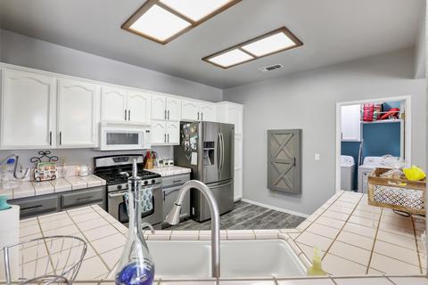 1110 Cinnamon Dr, Lemoore, CA 93245 photo 14