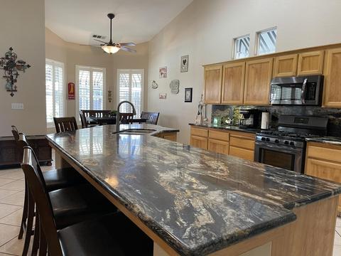 907 E Chestnut Ct, Visalia, CA 93292 photo 3