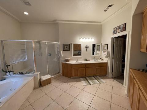 907 E Chestnut Ct, Visalia, CA 93292 photo 5