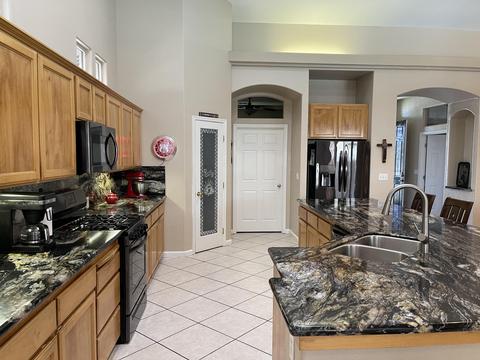 907 E Chestnut Ct, Visalia, CA 93292 photo 21