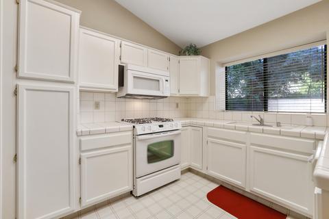 1343 E Castlecrest Ave, Visalia, CA 93292 photo 16