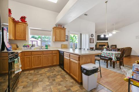 30675 Kit Fox Ct, Visalia, CA 93291 photo 15