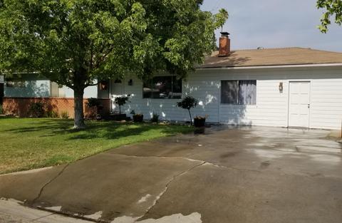 836 Post St, Sanger, CA 93657 photo 1