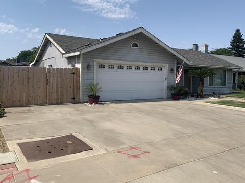 1945 E Kern Ave, Tulare, CA 93274 photo 2