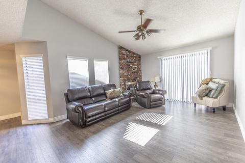 621 Vine Ct, Lemoore, CA 93245 photo 8