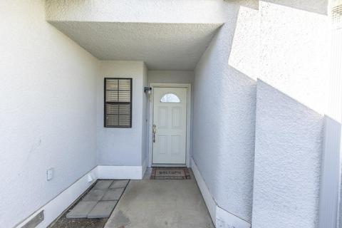 621 Vine Ct, Lemoore, CA 93245 photo 2