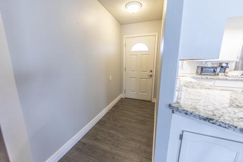 621 Vine Ct, Lemoore, CA 93245 photo 3