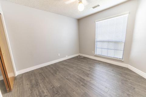 621 Vine Ct, Lemoore, CA 93245 photo 10