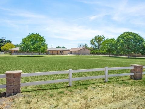 7133 20th Ave, Lemoore, CA 93245 photo 2