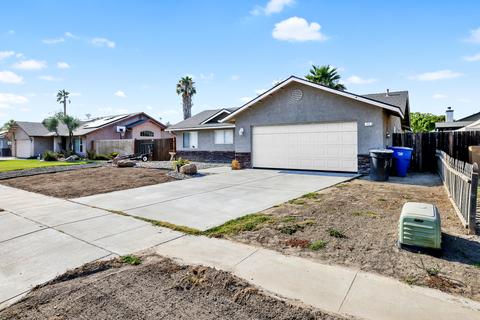1318 Stinson Dr, Lemoore, CA 93245 photo 3
