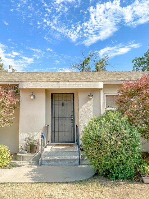 1023 E Cross Ave, Tulare, CA 93274 photo 3