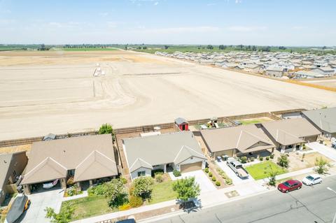 565 Alpha St, Tulare, CA 93274 photo 8
