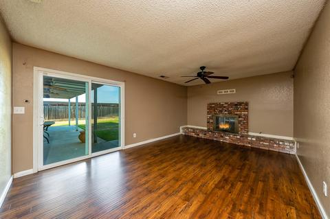 857 Tammy Ln, Lemoore, CA 93245 photo 12