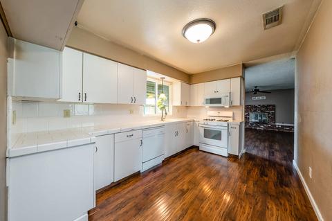 857 Tammy Ln, Lemoore, CA 93245 photo 9