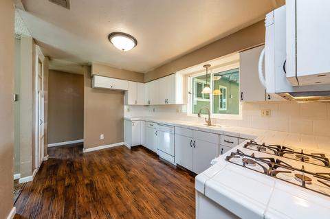 857 Tammy Ln, Lemoore, CA 93245 photo 10