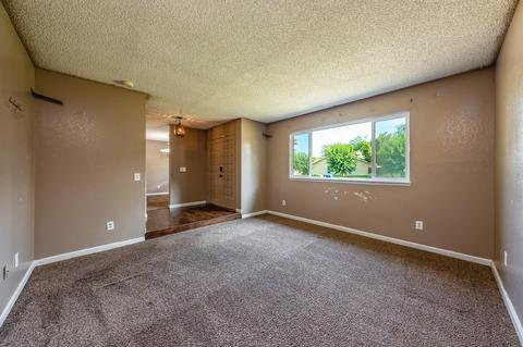 857 Tammy Ln, Lemoore, CA 93245 photo 6