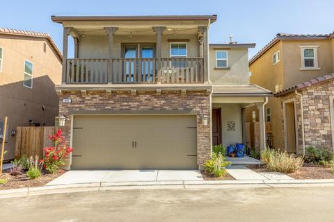 841 Lassen Ln W, Madera, CA 93636 photo 1
