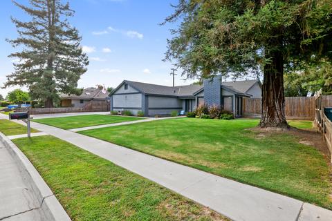 442 E Chevy Chase Dr, Tulare, CA 93274 photo 2