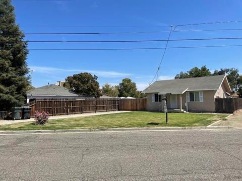 715 E Laurel Ave, Visalia, CA 93292 photo 2