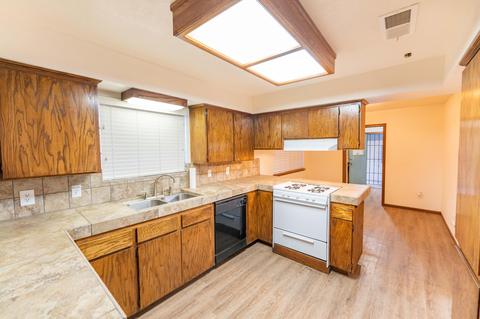 556 E Klindera Ave, Tipton, CA 93272 photo 11
