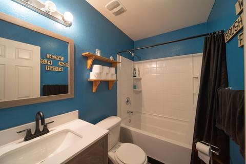 4318 E Willow Ave, Visalia, CA 93292 photo 23