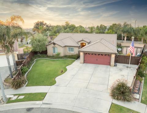 689 Crescent Ln, Lemoore, CA 93245 photo 2