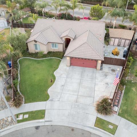 689 Crescent Ln, Lemoore, CA 93245 photo 3