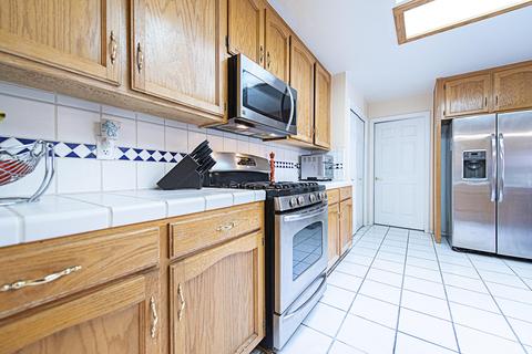 3901 E Acequia Ave, Visalia, CA 93292 photo 7