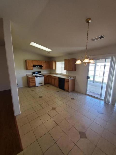 1936 E Monte Verde Ave, Visalia, CA 93292 photo 5