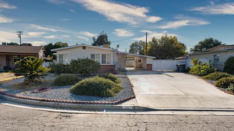 60 Olympic Ct, Tulare, CA 93274 photo 2