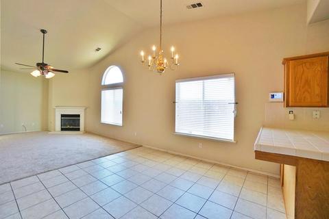 872 Apple Ave, Lemoore, CA 93245 photo 11