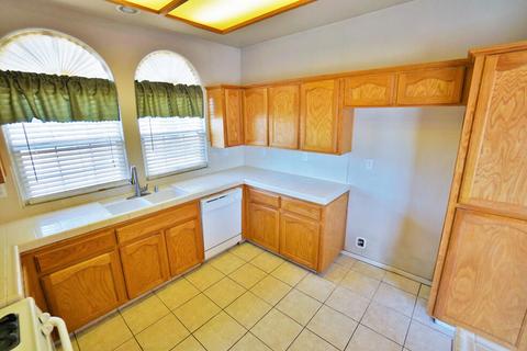872 Apple Ave, Lemoore, CA 93245 photo 21