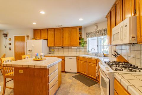 2836 E Parker Ct, Visalia, CA 93292 photo 10