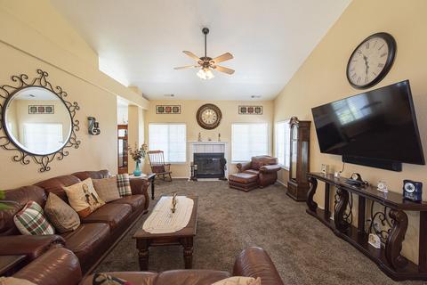 1343 E Laura Ct, Visalia, CA 93292 photo 8