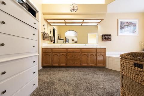 1343 E Laura Ct, Visalia, CA 93292 photo 22
