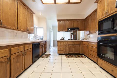 1343 E Laura Ct, Visalia, CA 93292 photo 13