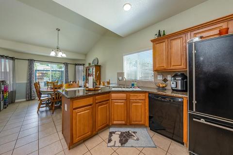 1010 Prosperity Dr, Lemoore, CA 93245 photo 10