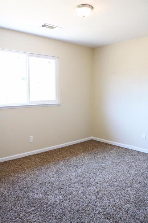2013 E Alpine Ave, Tulare, CA 93274 photo 11